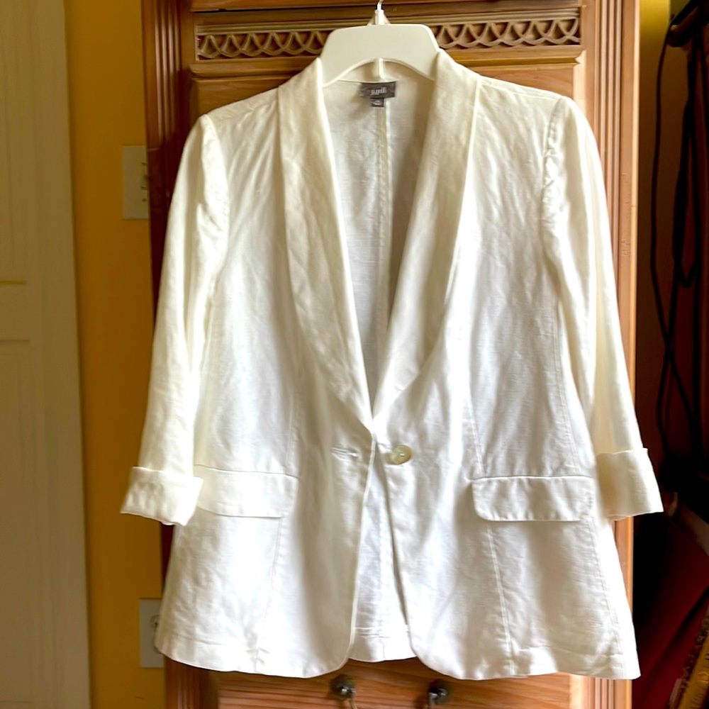 Jjill white tuxedo style linen jacket, taped seams, Size Petite XS, lovey!